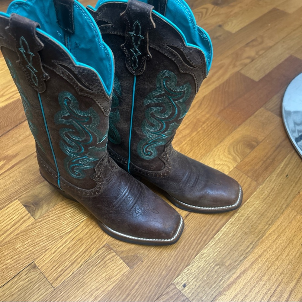 Justin Boots Brown with Turquoise Accents